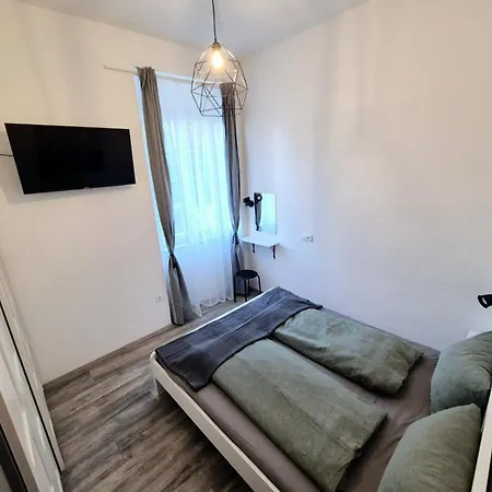 Holiday Apartment アパート