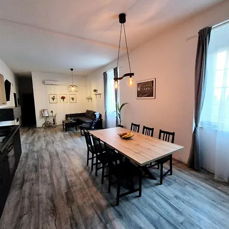 Apartman Holiday Apartment Póla