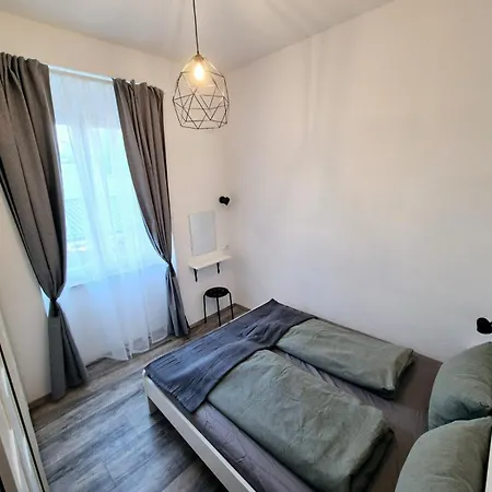Holiday Apartment アパート *