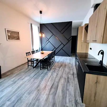 アパート Holiday Apartment プーラ
